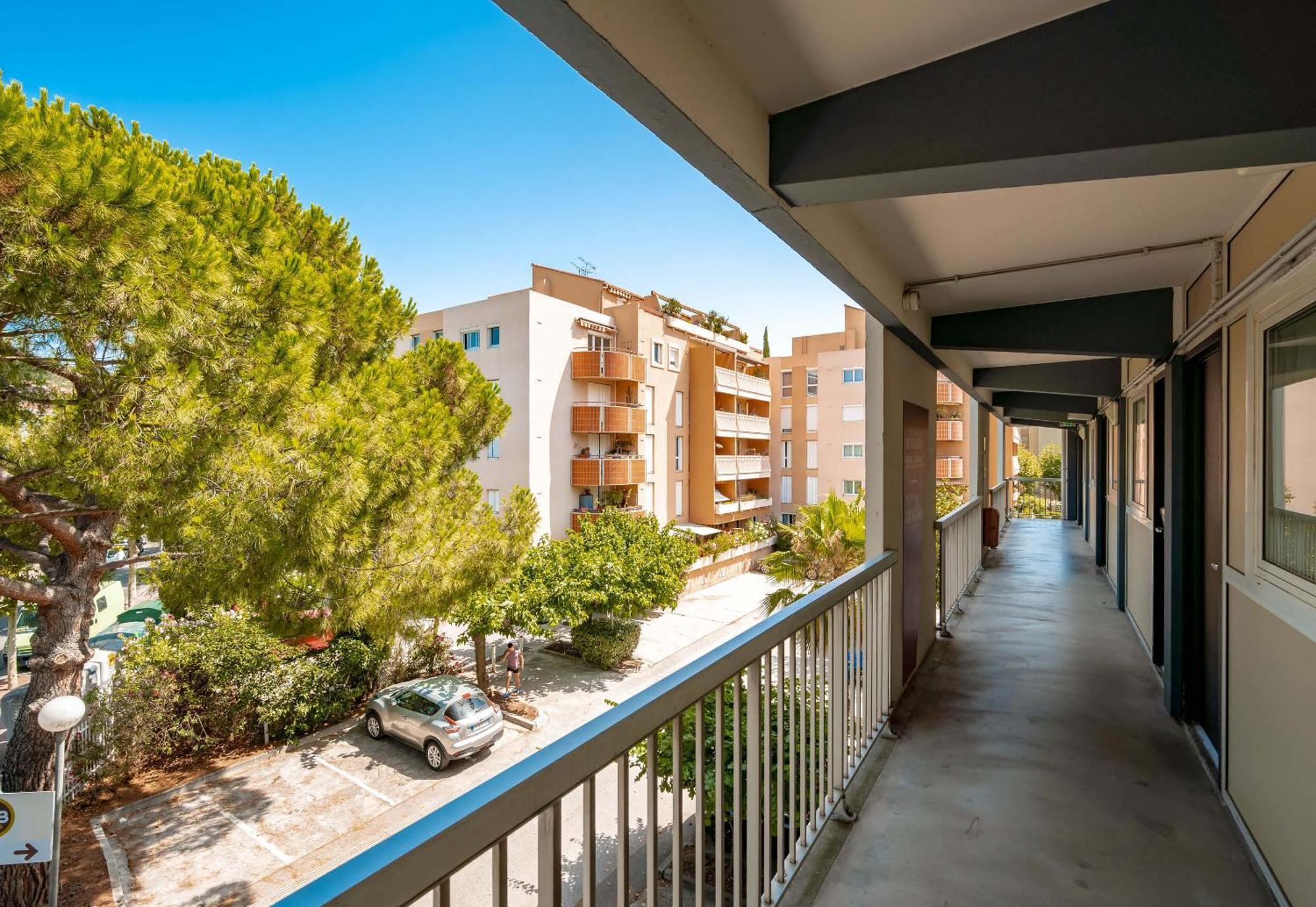 B&B Hotel Hyeres 2* Hyères